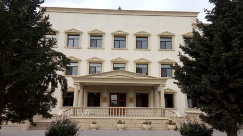 İnternat məktəbində olay – Direktor ağır yaralanan şagirdi niyə xəstəxanaya aparmağa qoymadı?