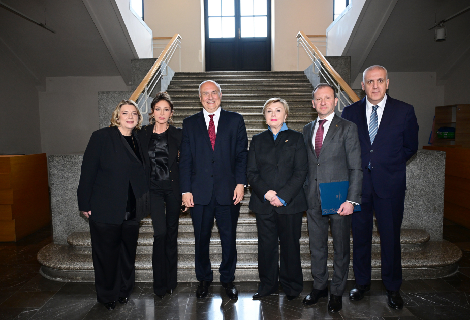 Mehriban Əliyeva Tbilisidə Azərbaycan Mədəniyyəti Muzeyi ilə tanış oldu (FOTO)