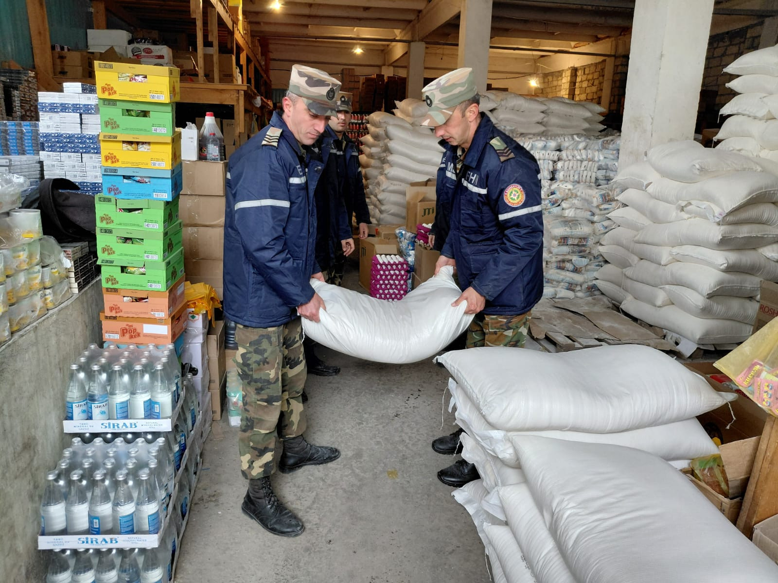 Qubada torpaq sürüşməsi: Rayonla kəndləri birləşdirən yol sıradan çıxdı (VİDEO)