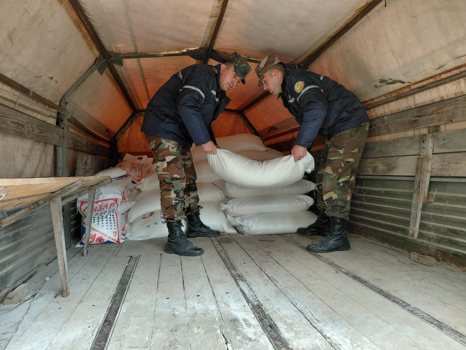 Qubada torpaq sürüşməsi: Rayonla kəndləri birləşdirən yol sıradan çıxdı (VİDEO)
