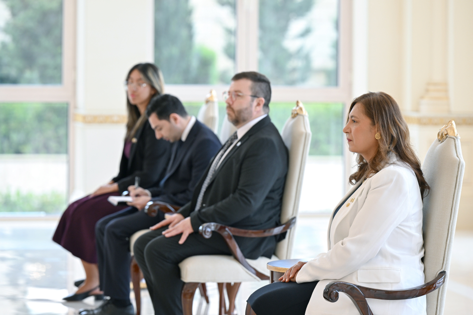 İlham Əliyev yeni səfirləri qəbul etdi (YENİLƏNİB)