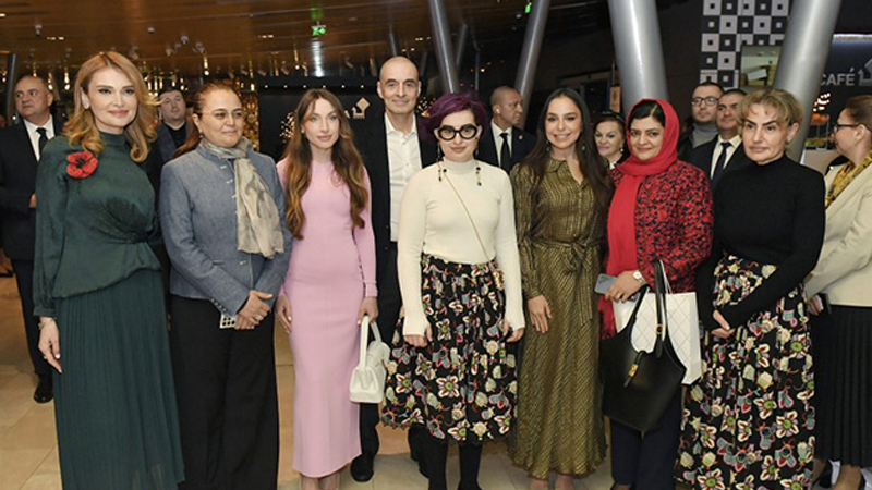 Leyla Əliyeva və Alena Əliyeva sərgidə (FOTO)