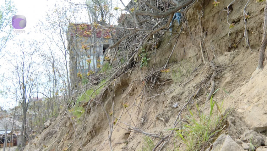 Bakıda daha bir ərazidə sürüşmə təhlükəsi (VİDEO)