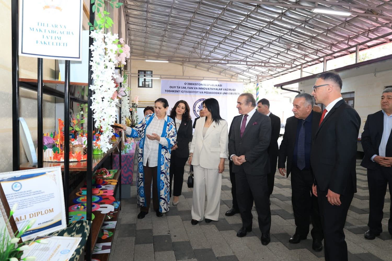 Elnarə Akimova Özbəkistanda 