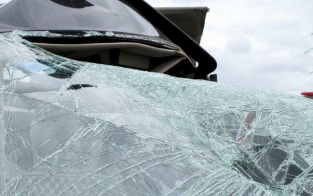 Avtomobildə sıxılı qalmış sürücü belə xilas edildi (VİDEO)