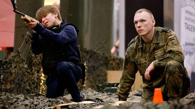 KİV: Hərbiləşmə yalnız zavodlarda deyil, avropalıların şüurunda da gedir