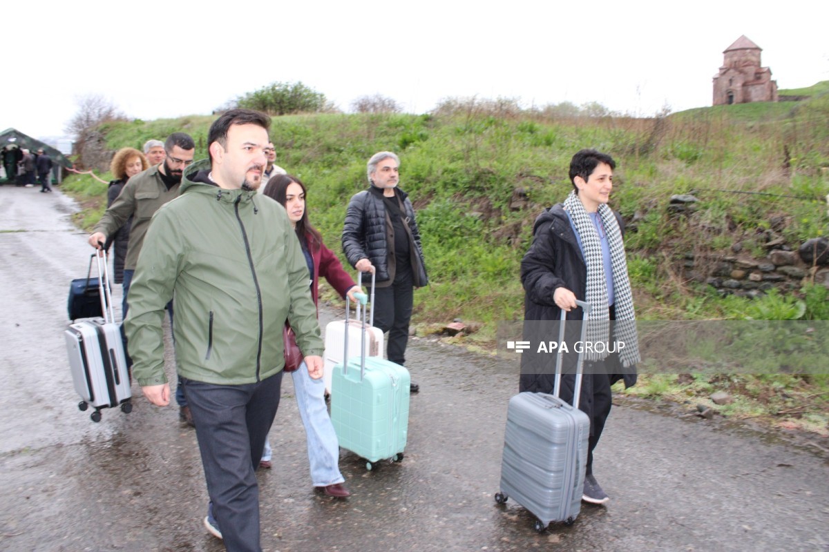 Ermənistanın vətəndaş cəmiyyətinin nümayəndələri Azərbaycana gəldi (FOTO)