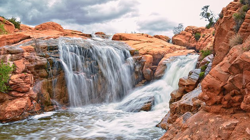 ABŞ-da son 15 ildə cəmi dörd dəfə görünən şəlalə: Bu necə mümkündür?