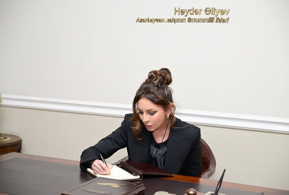 Mehriban Əliyeva Tbilisidə Azərbaycan Mədəniyyəti Muzeyi ilə tanış oldu (FOTO)