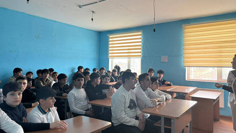 Məktəbin binasında çatlar yarandı - Tədris dayandırıldı