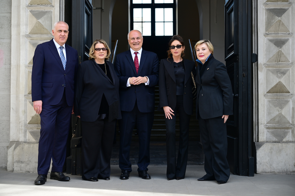 Mehriban Əliyeva Tbilisidə Azərbaycan Mədəniyyəti Muzeyi ilə tanış oldu (FOTO)