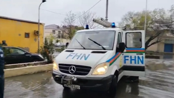 Keşlədə su basmış ərazidən 37 nəfər təxliyə edildi (YENİLƏNİB)