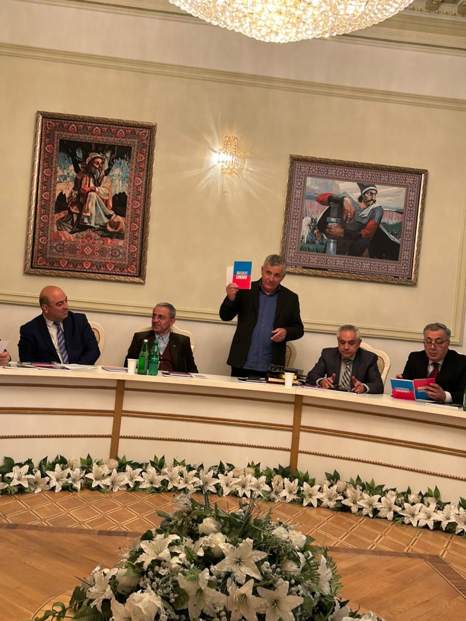 Yazıçı-publisist Emil Nəsirlinin yeni kitabının təqdimatı keçirildi (FOTO)