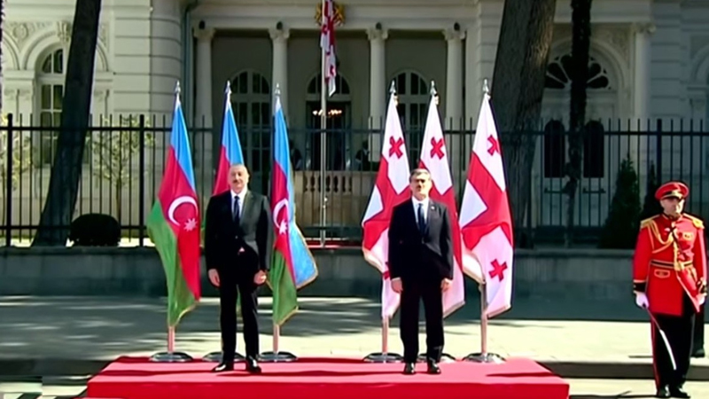 İlham Əliyevin Tbilisidə rəsmi qarşılanma mərasimi olub (YENİLƏNİB)