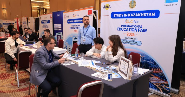 Qazaxıstan Bakıda keçirilən beynəlxalq sərgidə təhsil imkanlarını təqdim edib (FOTOLAR)