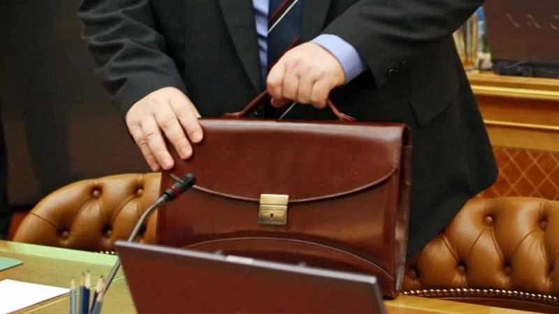 Dövlət qurumunun 17 yüksəkvəzifəli şəxsi cəzalandırıldı (RƏSMİ)