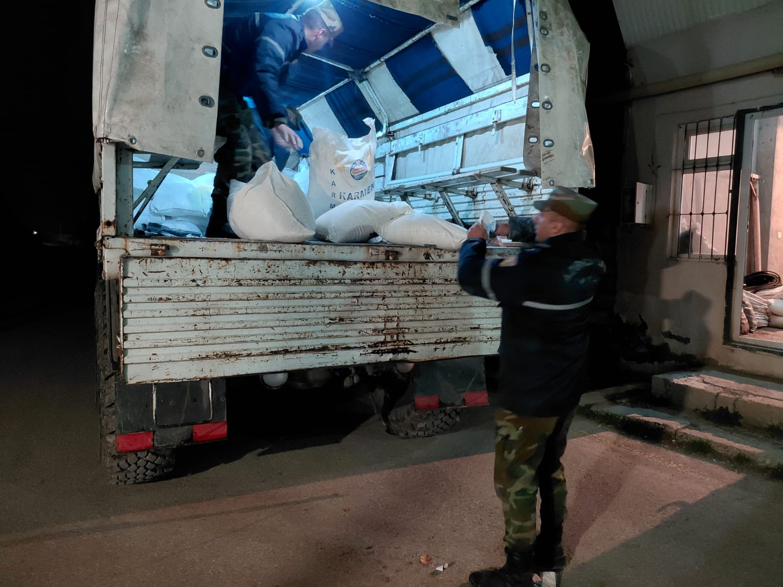 Qubada torpaq sürüşməsi: Rayonla kəndləri birləşdirən yol sıradan çıxdı (VİDEO)