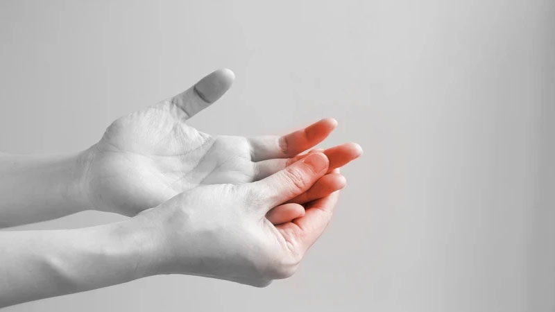 Gecə əl keyimələri ciddi xəstəliyin əlaməti ola bilər: Həkimlər xəbərdarlıq edir