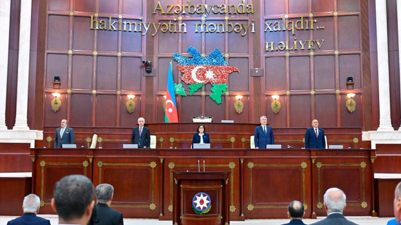 Milli Məclisin iclası başladı: 11 məsələyə baxılır