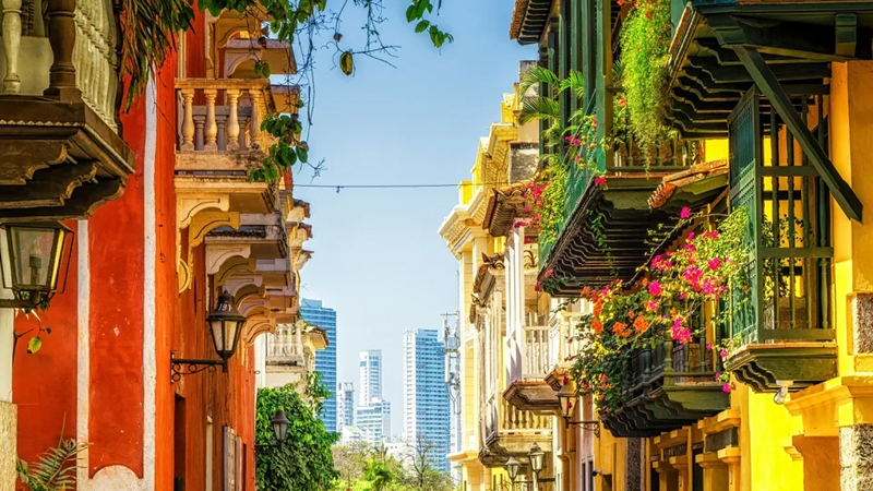 Rənglərin festivalı: Dünyanın ən rəngarəng şəhəri seçildi - TOP-10