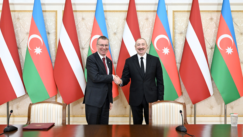 Prezidentlər mətbuata bəyanatlarla çıxış etdi (YENİLƏNİB)