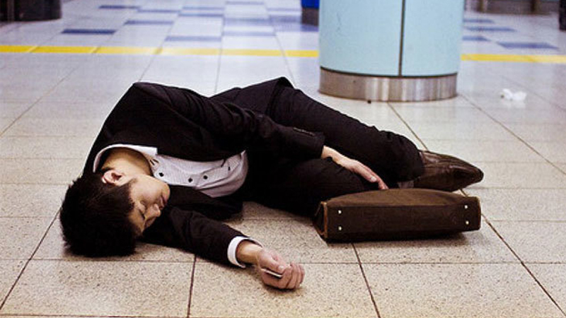 Karoşi epidemiyası böyüyür: Həddindən artıq işləmək insanı öldürə bilərmi?