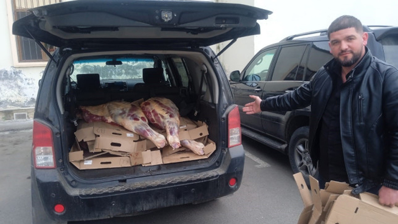 227 kq at ətini Bakıya gətirmək istədilər (FOTO)