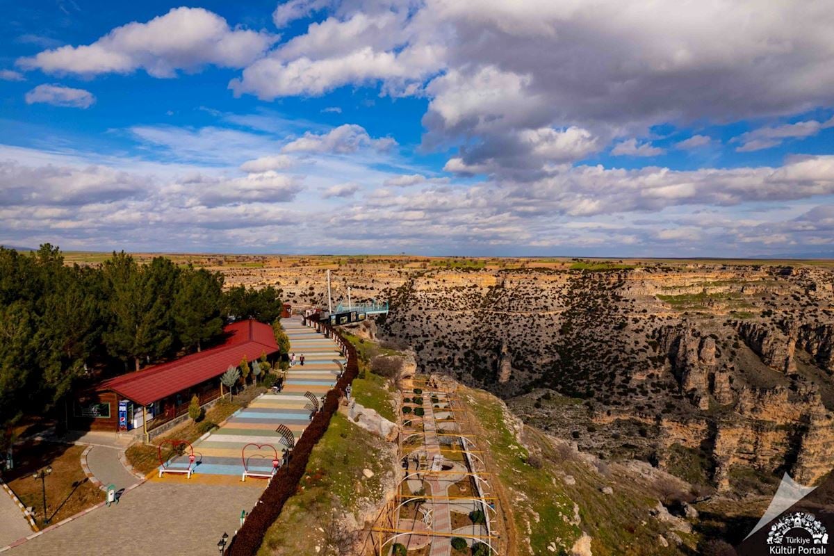Dünyada ilk pulun istifadə edildiyi, turistlərin ən sevdiyi şəhər (FOTO)
