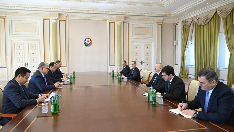 İlham Əliyev Qazaxıstanın xarici işlər və nəqliyyat nazirlərini qəbul etdi (FOTO)
