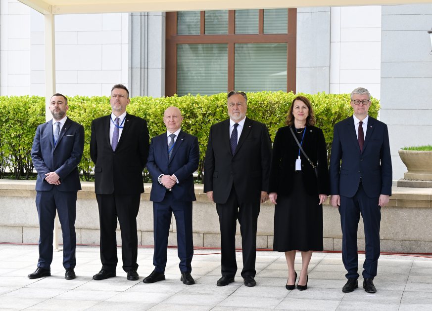 İlham Əliyev və Andrey Babiş mətbuata bəyanatlarla çıxış etdi (YENİLƏNİB)