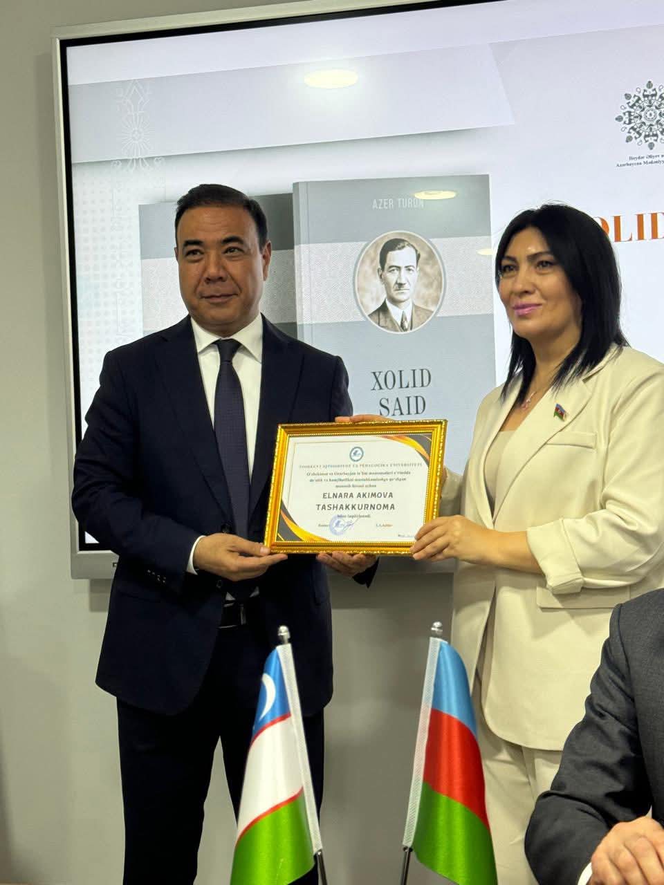 Elnarə Akimova Özbəkistanda 