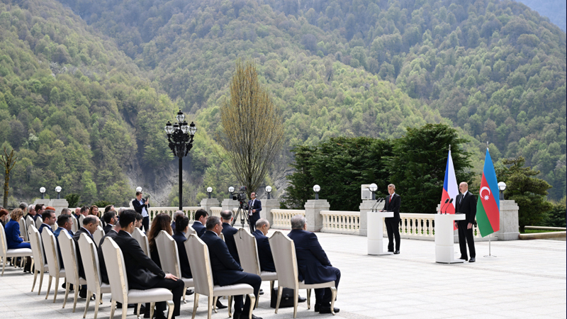 İlham Əliyev və Andrey Babiş mətbuata bəyanatlarla çıxış etdi (YENİLƏNİB)