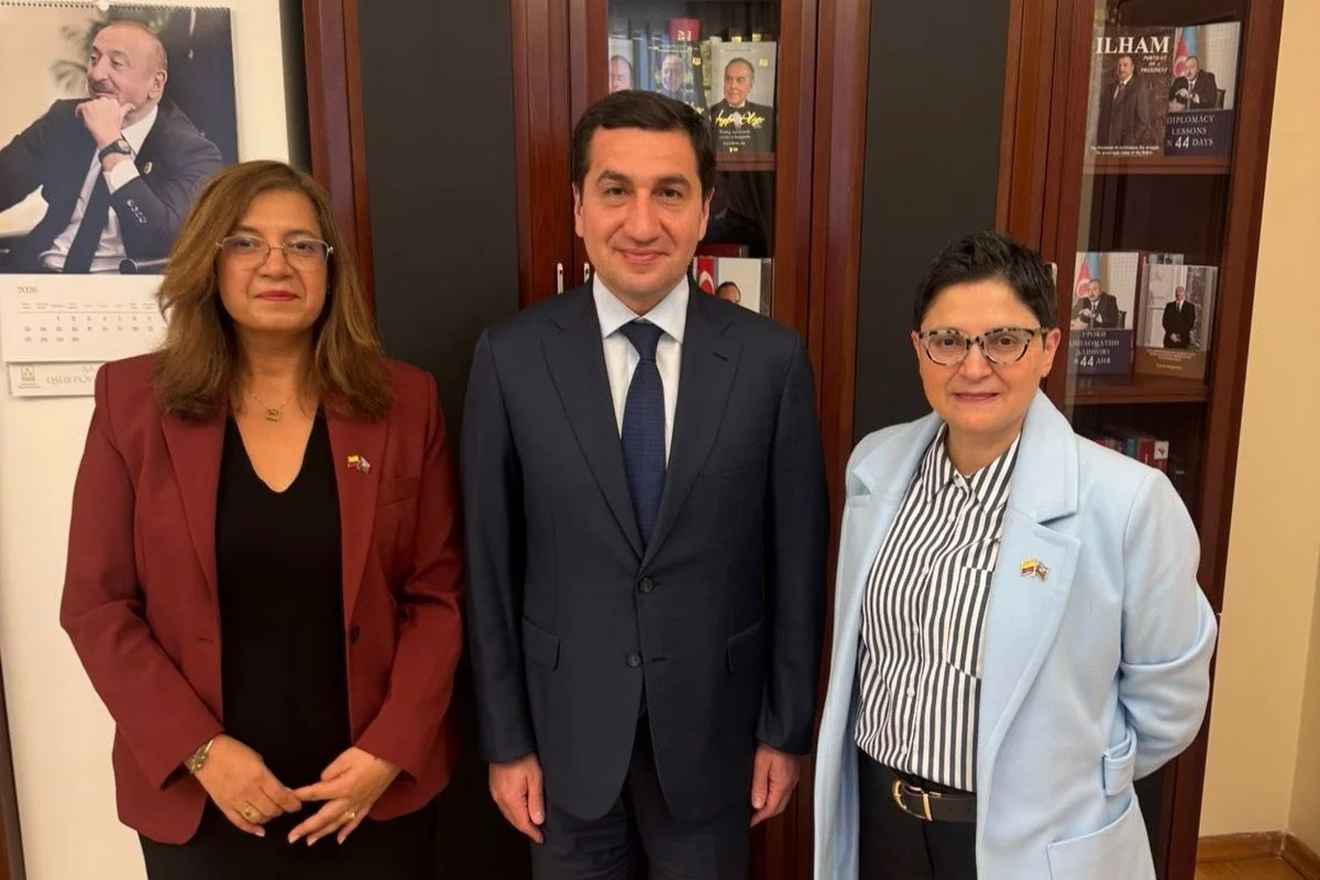 Hikmət Hacıyev Kolumbiya XİN rəhbərinin müavini ilə görüşdü