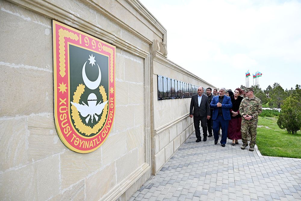 XTQ-nin Aprel şəhidlərinin xatirəsi ehtiramla yad olundu (FOTO)