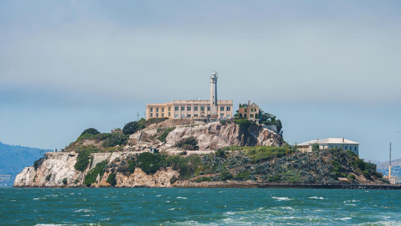 Tramp 57 ildir bağlı olan Alkatrazın açılması üçün 152 milyon dollar tələb edir