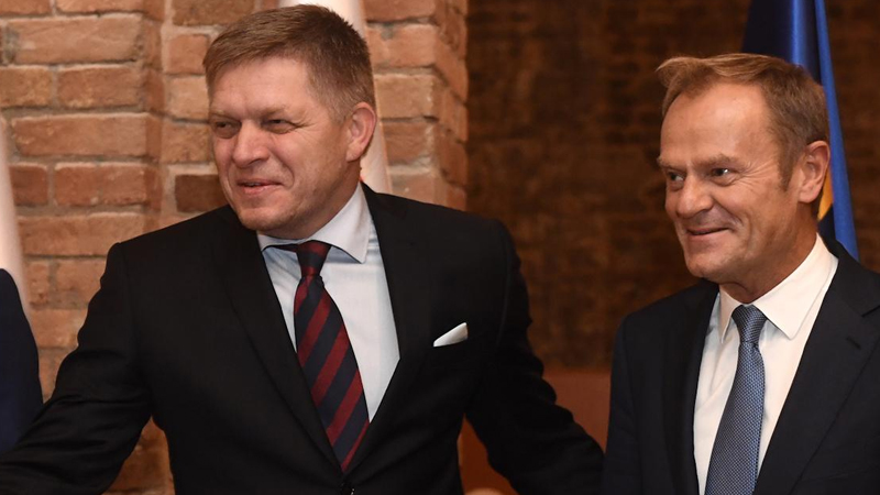 Tusk Aİ sammitində Fikonu ələ saldı: 