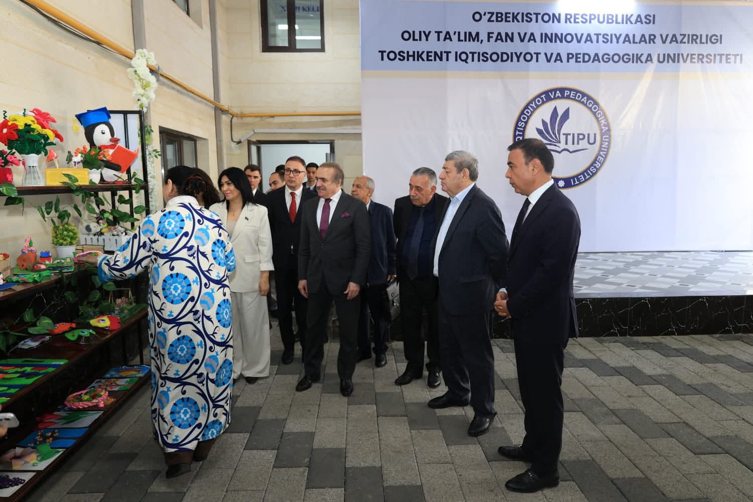 Elnarə Akimova Özbəkistanda 