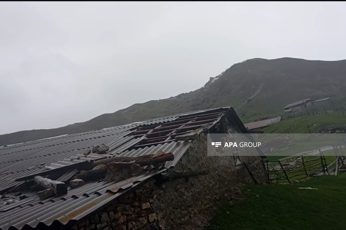 Qubada sürüşmə baş verdi: Evlərə ziyan dəydi (FOTO/VİDEO)