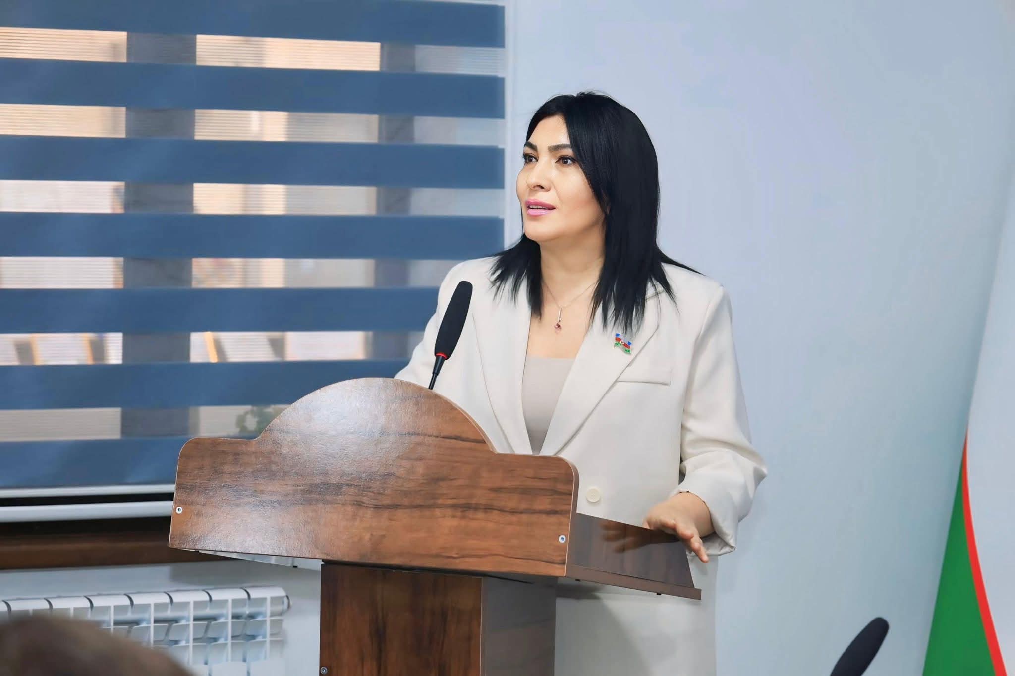 Elnarə Akimova Özbəkistanda 