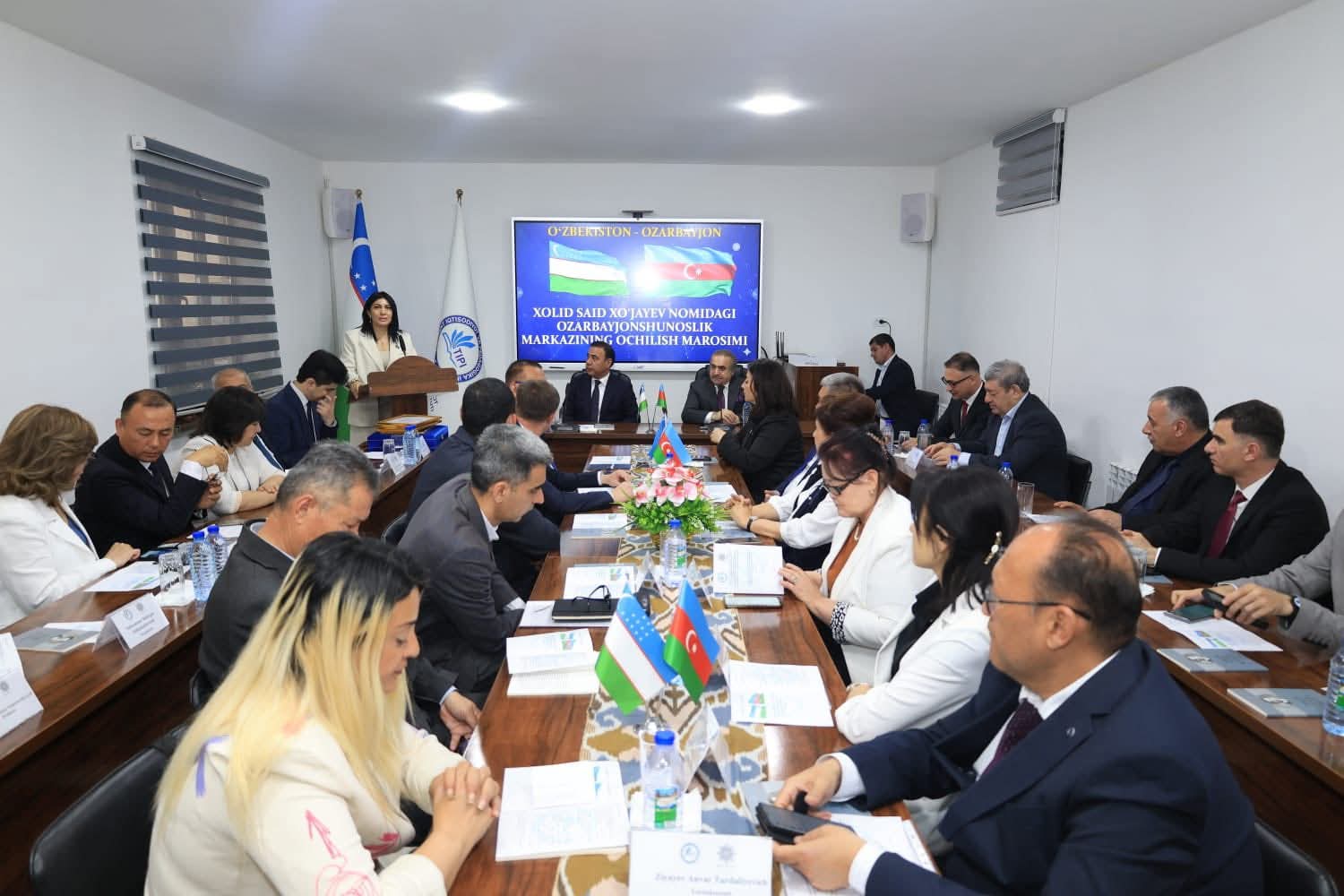 Elnarə Akimova Özbəkistanda 