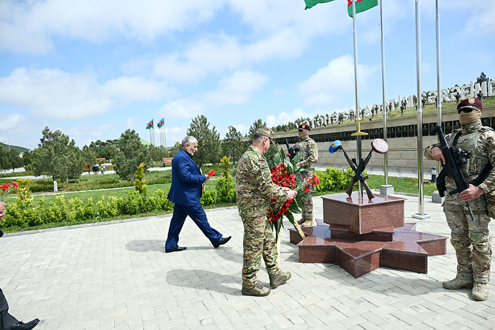 XTQ-nin Aprel şəhidlərinin xatirəsi ehtiramla yad olundu (FOTO)