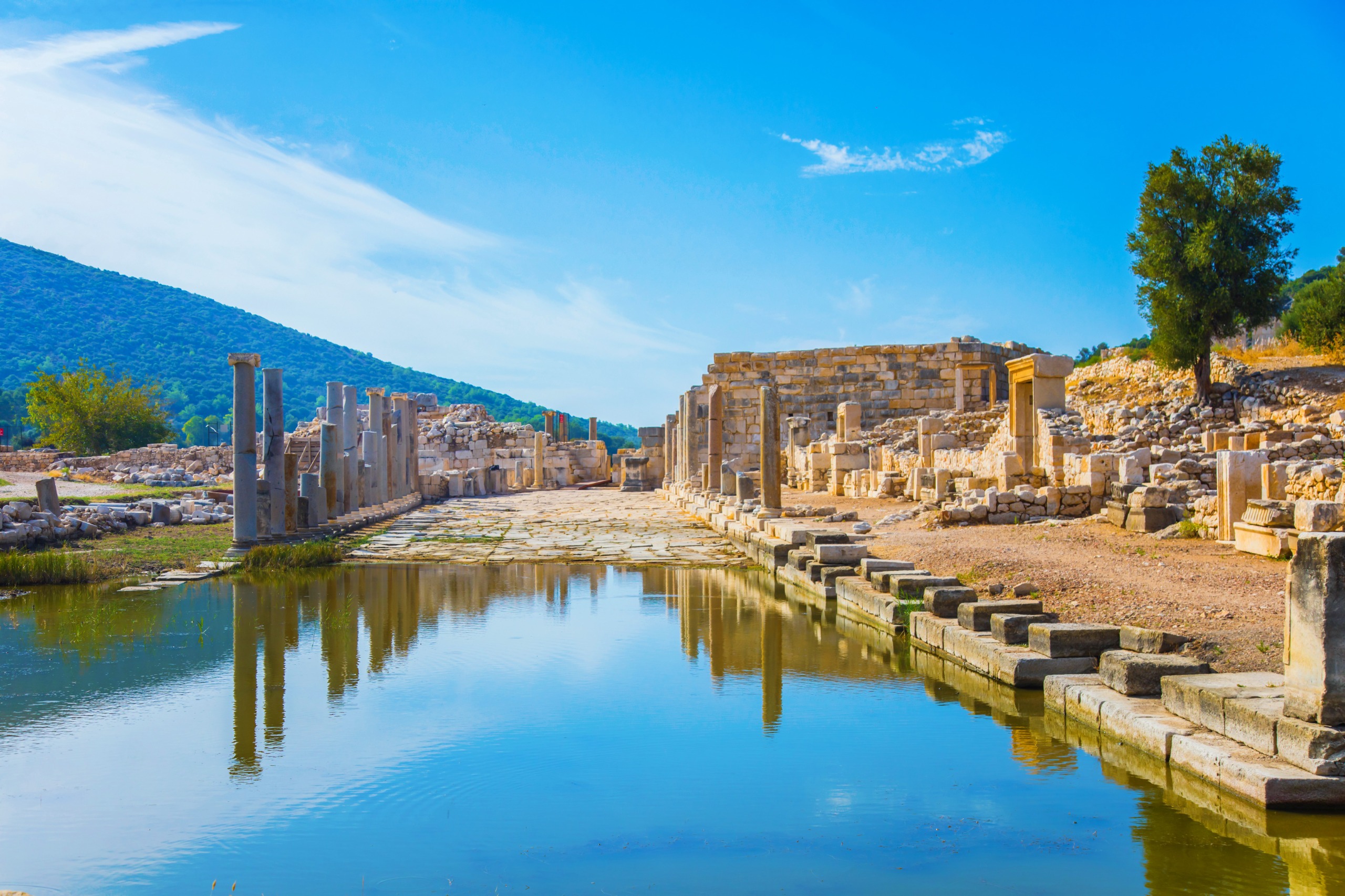 Günəşli sahillər və qədim irs: Antalyanın tarixi panoraması