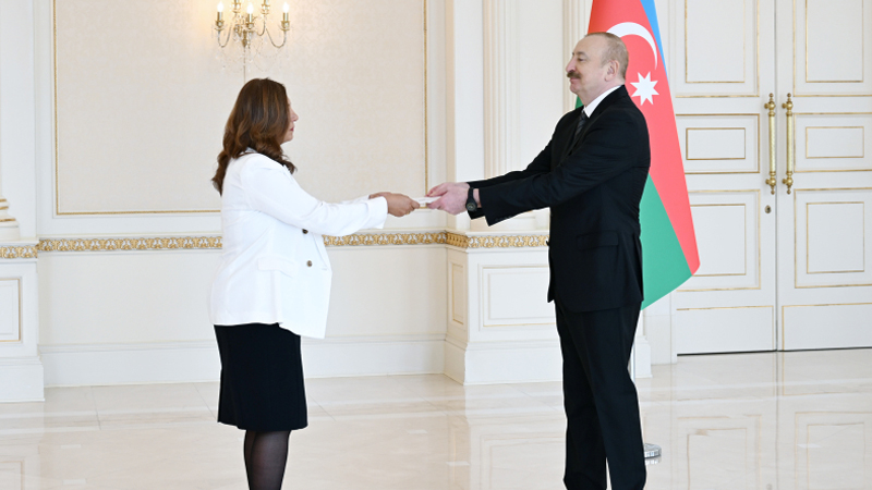 İlham Əliyev yeni səfirləri qəbul etdi (YENİLƏNİB)