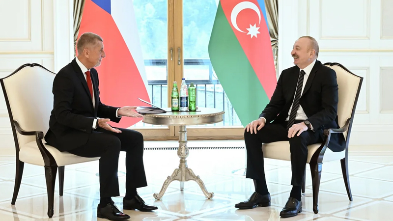 İlham Əliyev və Andrey Babiş mətbuata bəyanatlarla çıxış etdi (YENİLƏNİB)