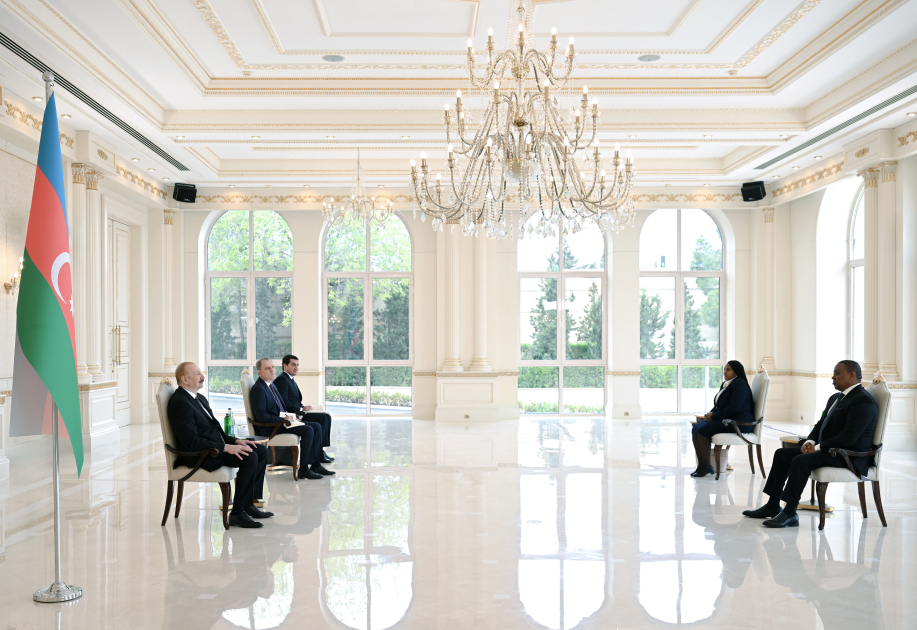 İlham Əliyev yeni səfirləri qəbul etdi (YENİLƏNİB)
