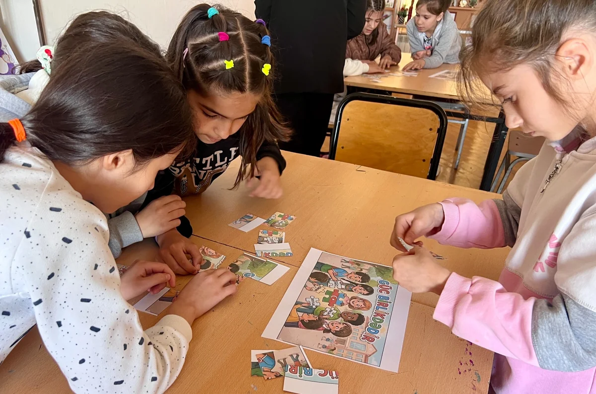 Leyla Əliyevanın təşəbbüsü ilə uşaq evlərində sosial-emosional öyrənmə proqramı icra olunur (FOTO)