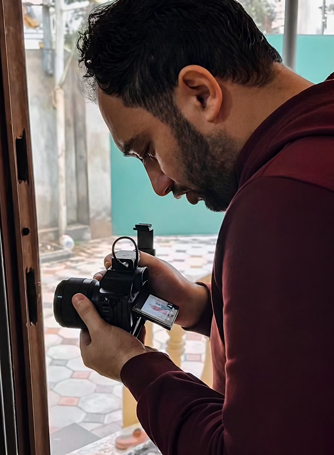 Gənc yazarın həyatı film olur (FOTO)