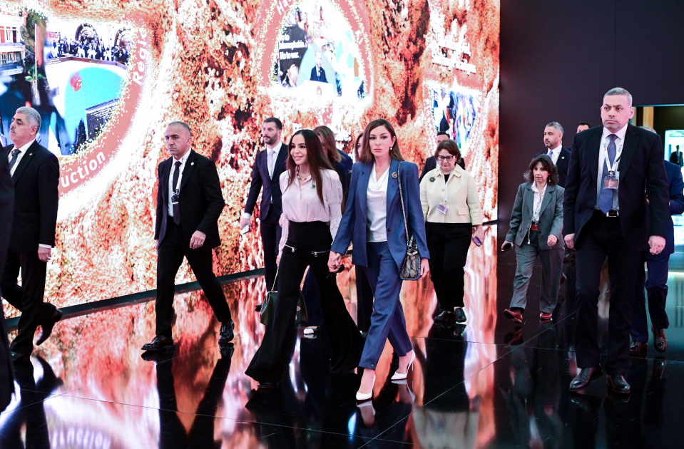 Prezident ailəsi ilə Antalyada tədbirdə (FOTO/VİDEO)