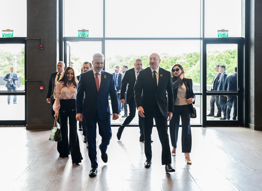 Prezident ailəsi ilə Antalyada tədbirdə (FOTO/VİDEO)