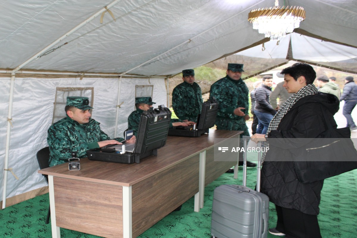 Ermənistanın vətəndaş cəmiyyətinin nümayəndələri Azərbaycana gəldi (FOTO)